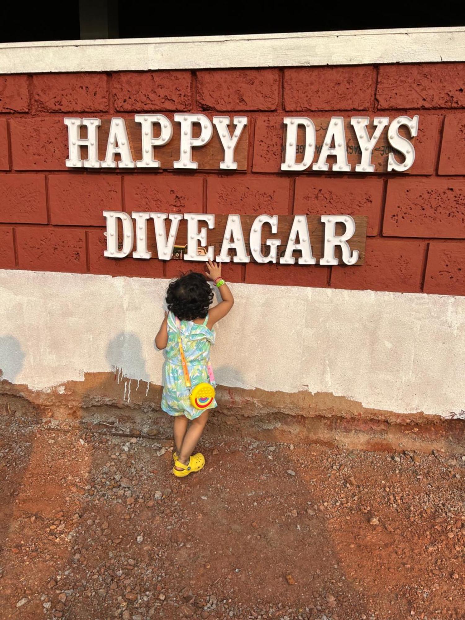 Happy Days Diveāgar Exterior foto